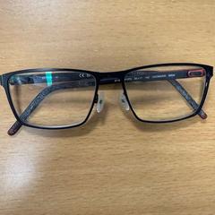 Gafas zwart met rood aan de zijkant, ha sido reportado por VITAZ campus Sint-Niklaas con iLost