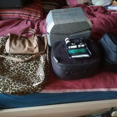 Tas panterlook,2 zwarte,1 grijs, Glucosometer etc, amint azt az iLostnak jelentették.