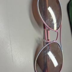 Slnečné okuliare, ako bolo nahlásené Burgers' Zoo pomocou iLost