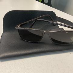 Gafas de sol graduadas Met hoes, ha sido reportado por Breng Arnhem con iLost