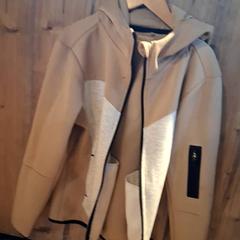 Chaleco Beige/wit, segundo informou Familiepark Drievliet usando iLost