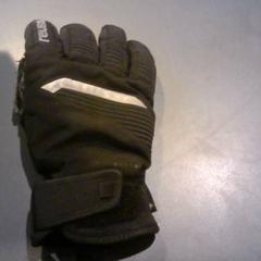 Glove, as reported by SnowWorld Landgraaf using iLost