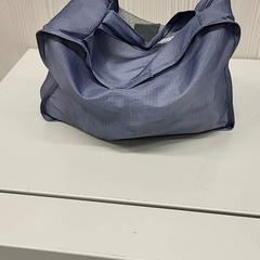 Bolsa de maquillaje, ha sido reportado por Transdev Gooi en Vechtstreek con iLost