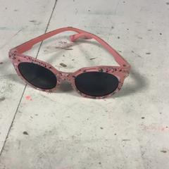 Napszemüveg Kinderzonnebril, bloemetjes, roze, amint azt Artis az iLost segítségével jelentette.