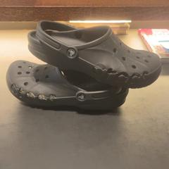 Topánka Zwarte crocs, ako bolo nahlásené Van der Valk Hotel Houten pomocou iLost