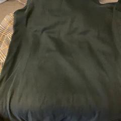 Roupa Black tee shirt ,1legging ,1teeshirt, como reportado por MEININGER Hotel Brussels City Center utilizando o iLost