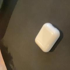 イヤホン Blanc がiLostで MEININGER Hotel Paris Porte de Vincennes によって報告されました