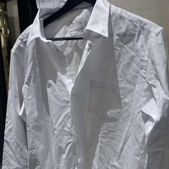 シャツ white がiLostで The Dominican によって報告されました