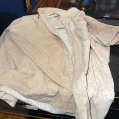 Blusa Beige, ha sido reportado por Café Leentje con iLost