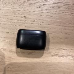 Auricolari, come riportato da Poppodium 013 utilizzando iLost