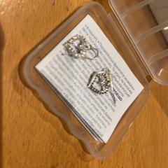 Fülbevaló Hartjes, amint azt Pathé Ede az iLost segítségével jelentette.