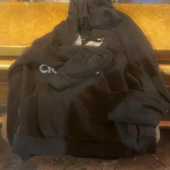 Pullover Zwarte hoodie, gemeldet von Café Leentje über iLost
