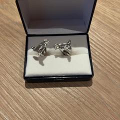 Manchetknopen, come riportato da Van der Valk Hotel Eindhoven - Best utilizzando iLost