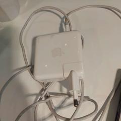 Macbook oplader, zoals gemeld door Cursus en vergadercentrum Domstad met iLost