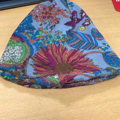 ビーニー gekleurde muts がiLostで VITAZ campus Sint-Niklaas によって報告されました