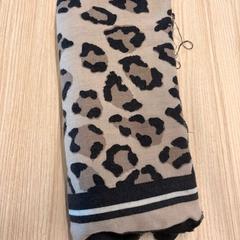 スカーフ がiLostで IKEA Liège によって報告されました