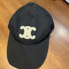 Gorra de beisbol, segons ha informat Leonardo Hotel Amsterdam Rembrandtpark mitjançant iLost