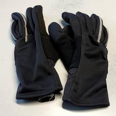 Handschoen Zwart, amint azt Regio Limburg - Leuven az iLost segítségével jelentette.