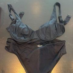 Bikini zwart, gisa salatu by Van der Valk Hotel Amsterdam-Amstel iLost erabiliz