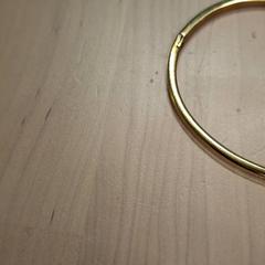 Braccialetto, come riportato da IKEA Rouen Tourville-La-Rivière utilizzando iLost