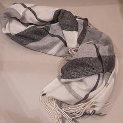 Sciarpa Geblokt grijs, come riportato da Van der Valk Hotel Schiphol utilizzando iLost