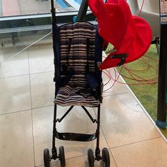 Kinderwagen Blauw wit gestreept, rode kap, zoals gemeld door Gemeente Alkmaar met iLost