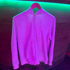 Sweater, segons ha informat Club Nyx/Exit Café mitjançant iLost