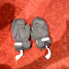 إكسسوارات الملابس، كما تم الإبلاغ عنه بواسطة Pathé Nijmegen عبر iLost