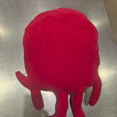 Peluche röd, segundo informou IKEA Kållered usando iLost