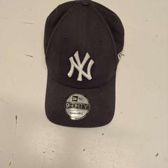 Cap new york zwart, as reported by Avonturenpark Hellendoorn using iLost