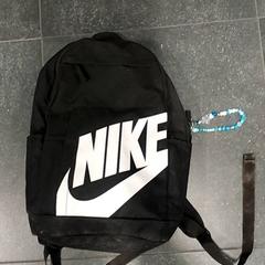 Mochila Nike, como reportado por Centraal magazijn utilizando o iLost