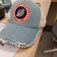 Kšiltovka en jean, jak nahlášeno IKEA Marseille - Vitrolles pomocí iLost