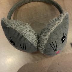 Oorwarmers Katten がiLostで Pathé Arnhem によって報告されました