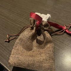 Joyería oorbellen in zakje, ha sido reportado por Haven Hotel Rotterdam con iLost