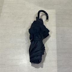 Parapluie pliant, a été signalé par IKEA渋谷 utilisant iLost
