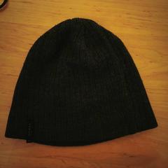 Beanie hat black, iLost-i jakinarazi zaion moduan