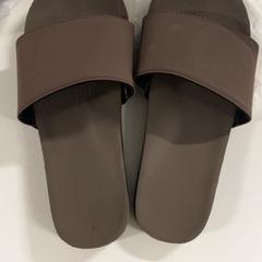 النعال، كما تم الإبلاغ عنه بواسطة Silver Sands Beach عبر iLost