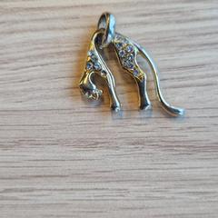 Nyakláncok és medálok zilver, amint azt Gemeente Leopoldsburg az iLost segítségével jelentette.