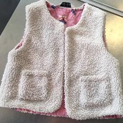 Vestje Wit en roze, ako bolo nahlásené Burgers' Zoo pomocou iLost