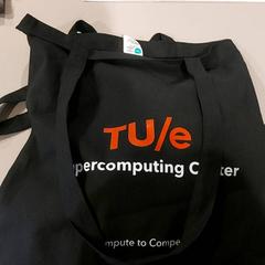 Táska, amint azt TU/e - Receptie Neuron az iLost segítségével jelentette.