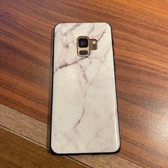 Iphone met een marmer hoesje, jak nahlášeno Gemeente Heemstede pomocí iLost