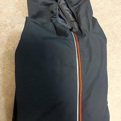 Kleding  - Jas Donkerblauw, a été signalé par Centraal magazijn utilisant iLost