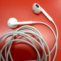 Oortjes, iLost를 사용하여 UvA REC에 보고됨