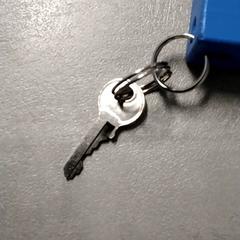 Llave Kleine sleutel met sleutelhanger, ha sido reportado por Arriva Friesland / Groningen con iLost