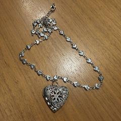 Kettinkje met medallion, jak bylo nahlášeno na iLost