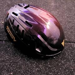 Helm Zwart / rode lijnen, zoals gemeld door Schaatsbaan Rotterdam met iLost