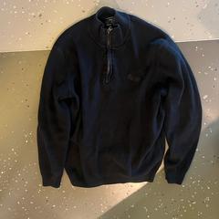 Sveter BLACK, ako bolo nahlásené Room Mate Bruno pomocou iLost