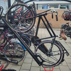 Bicicletta Contina W4 zwart met dubbele stang heren, come riportato da Gemeente Barneveld utilizzando iLost