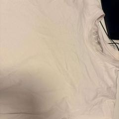 シャツ white がiLostで Ramada by Wyndham Amsterdam Airport Schiphol によって報告されました