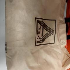 Sac - jutten draagtas, a été signalé par Centraal magazijn utilisant iLost